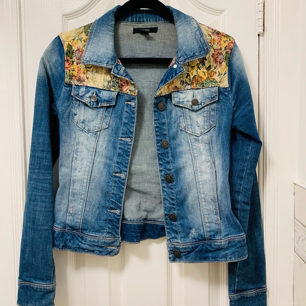 Amazing jean jacket 💙 size M